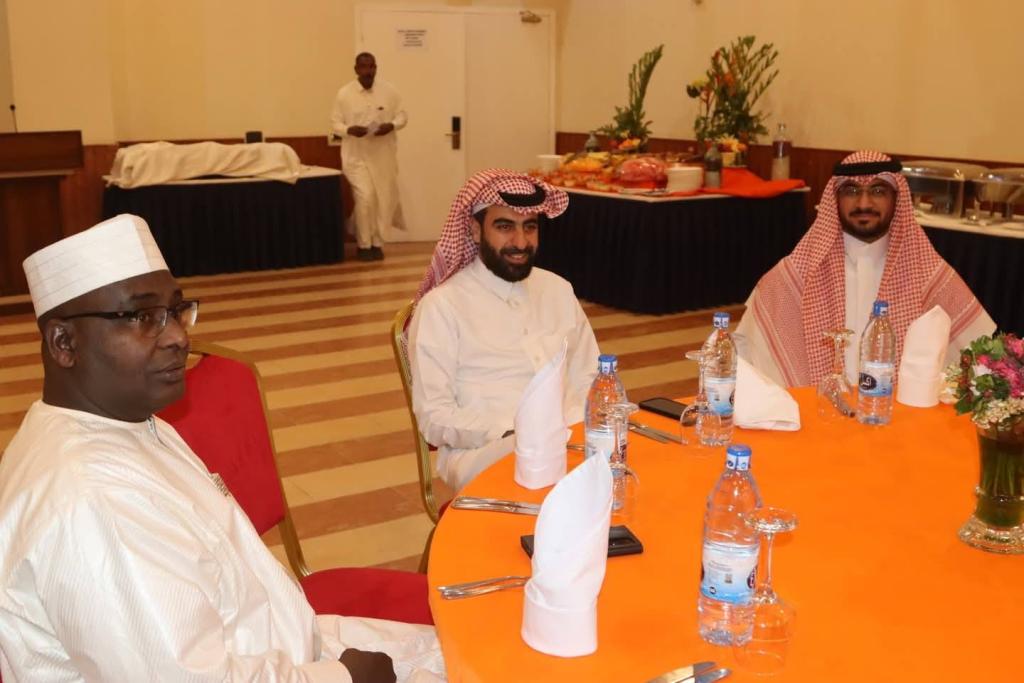 إدارة جامعة الملك فيصل بتشاد تنظم مأدبة عشاء