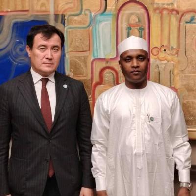 وزير الخارجية يبحث تعزيز التعاون مع نظيره الكازاخستاني